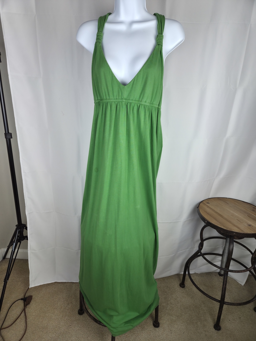 Sleeveless Green V-Neck Maxi Dress with Knotted Straps